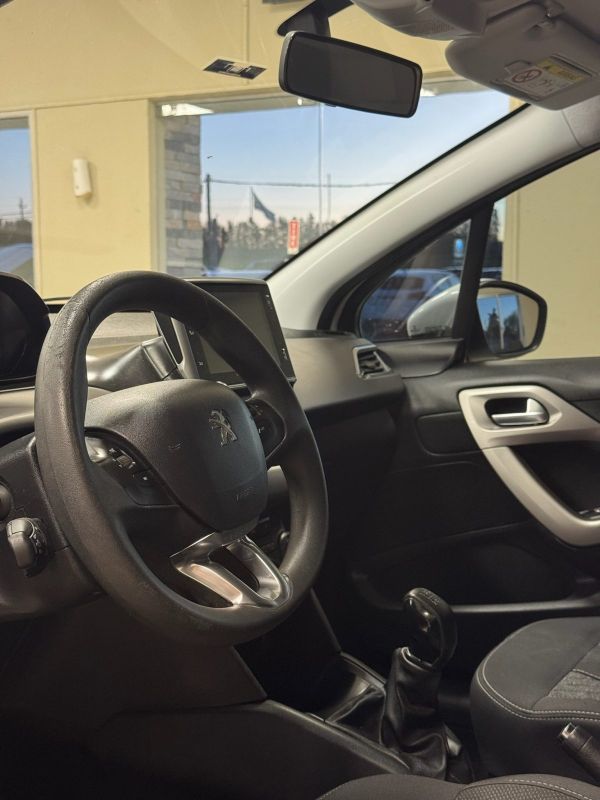 Peugeot 208 foto 6
