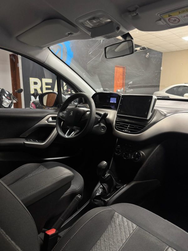 Peugeot 208 foto 9