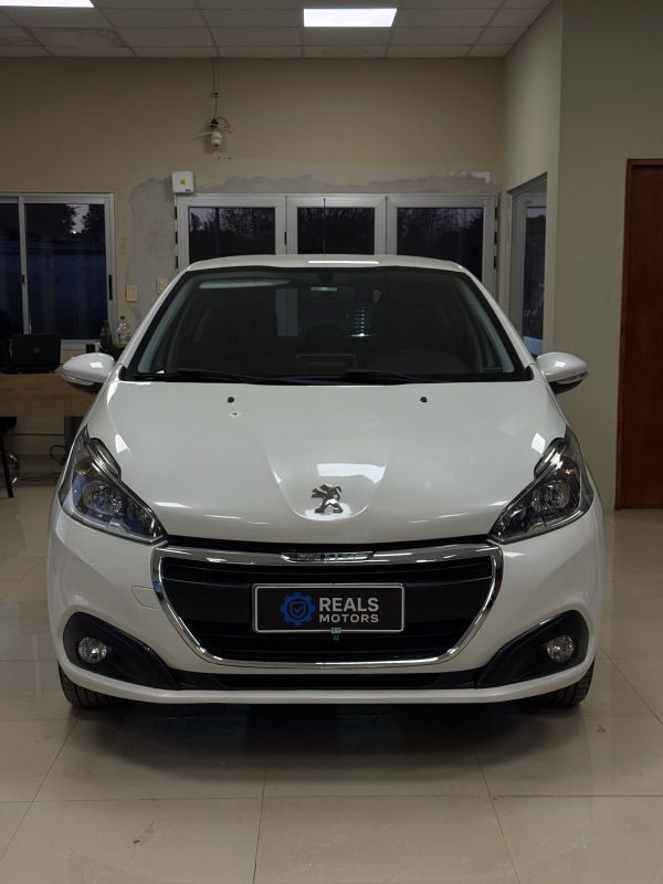 Peugeot 208 foto 2