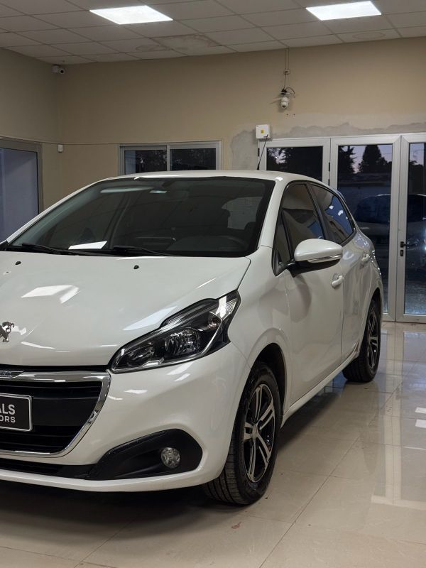 Peugeot 208 foto 3