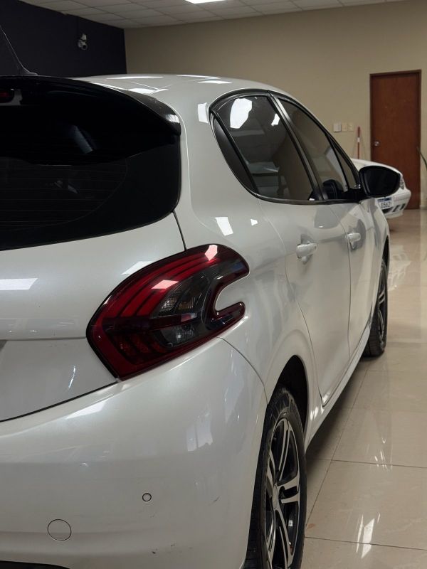 Peugeot 208 foto 4