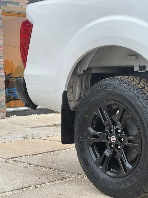 Nissan Frontier foto 9