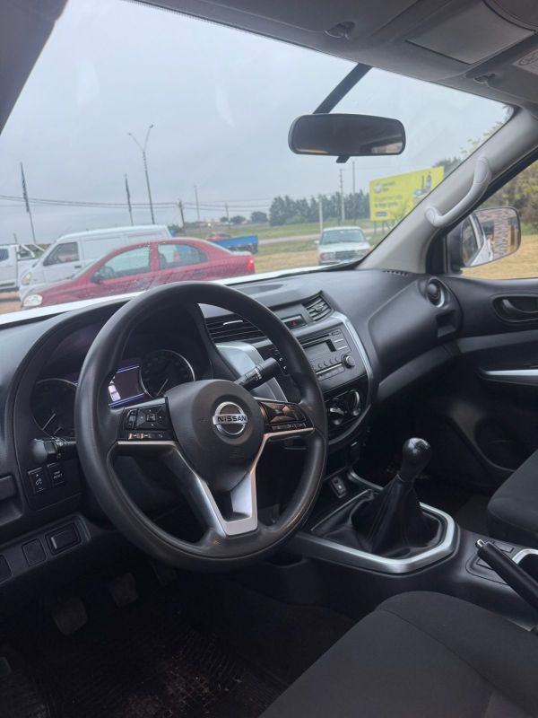Nissan Frontier foto 13
