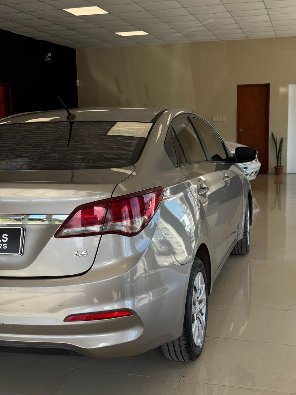 Hyundai HB20 foto 4