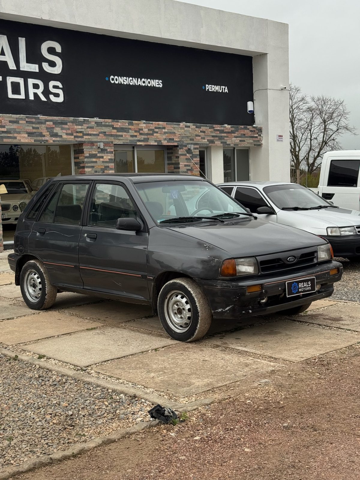 Ford Festiva foto 1