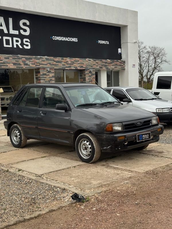 Ford Festiva foto 1