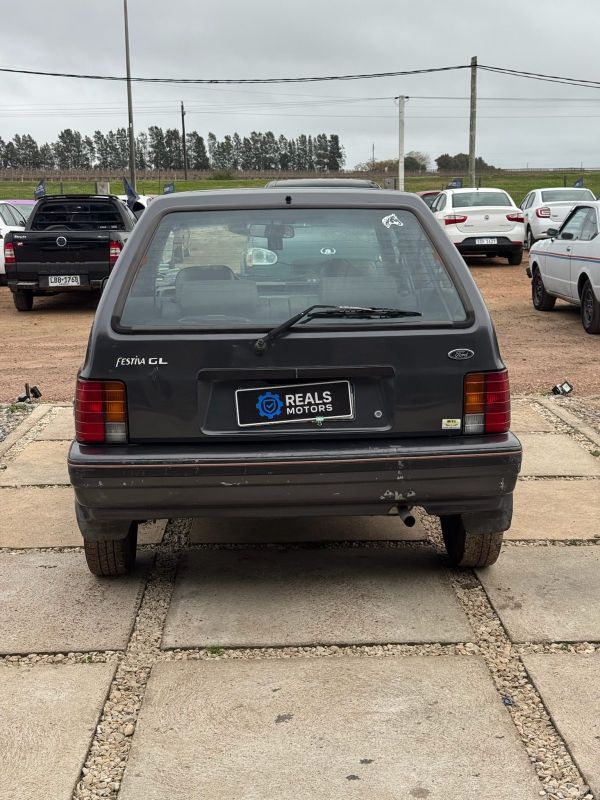 Ford Festiva foto 6