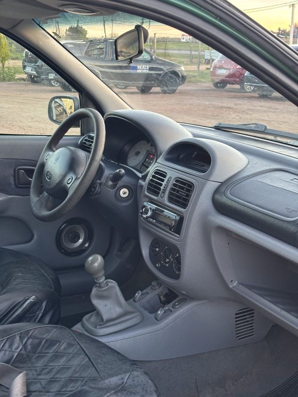 Renault Clio foto 10