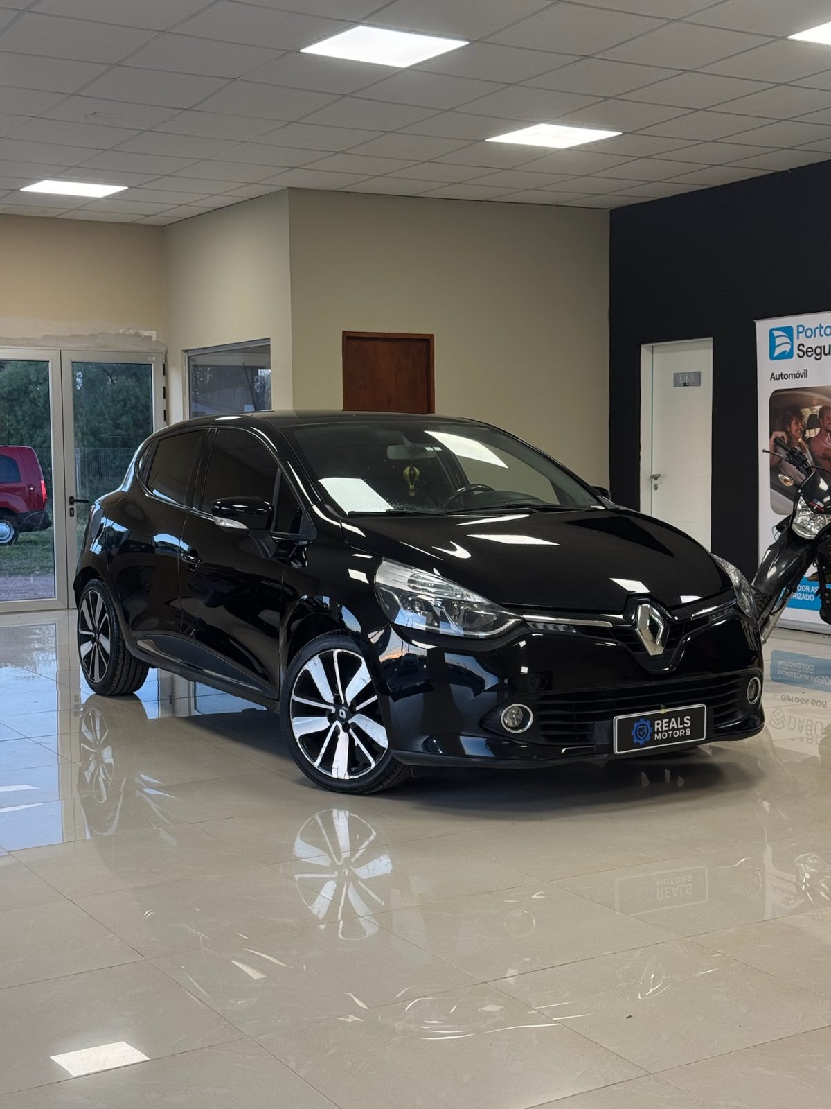 Renault Clio foto 1