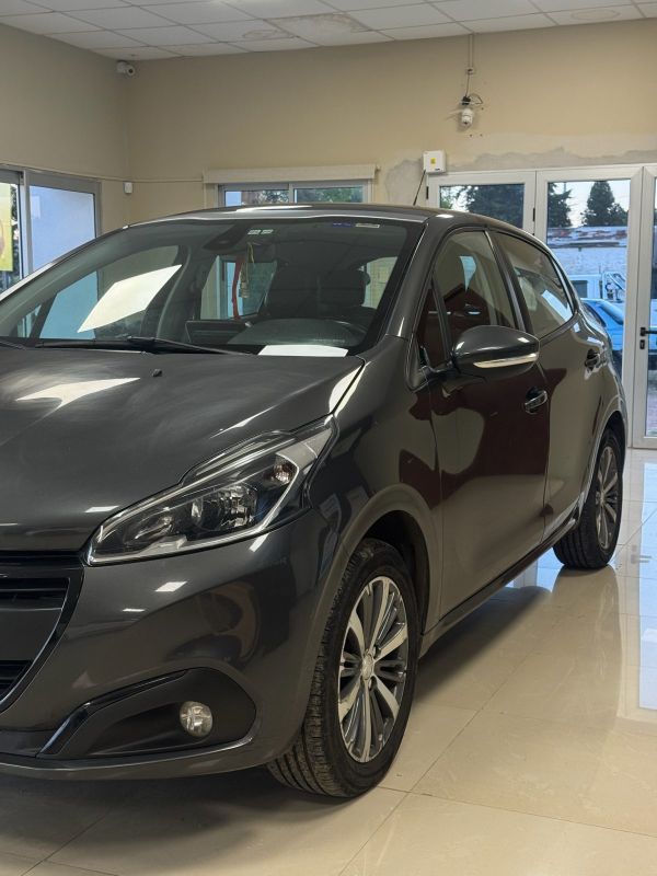 Peugeot 208 foto 9