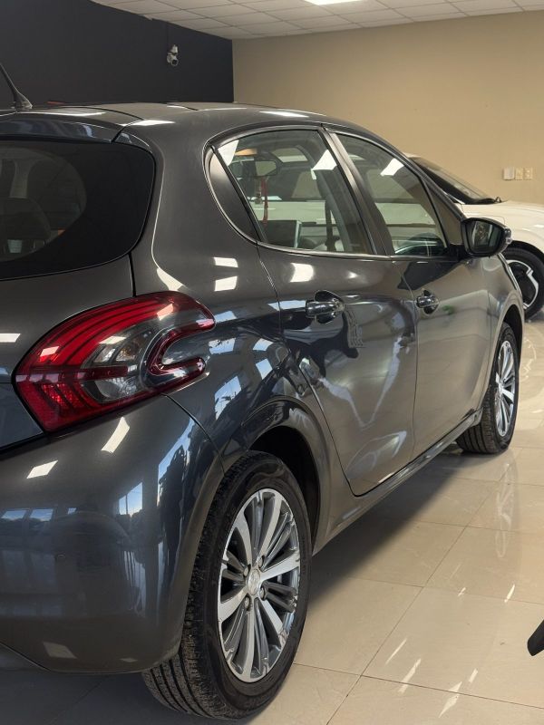 Peugeot 208 foto 10