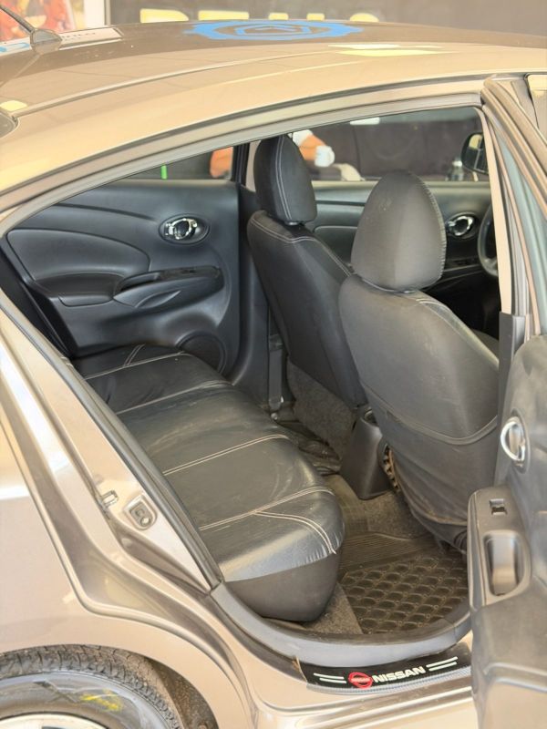 Nissan Versa foto 11