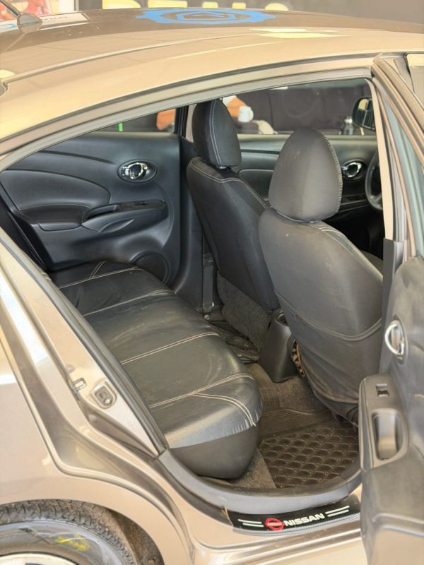 Nissan Versa foto 14