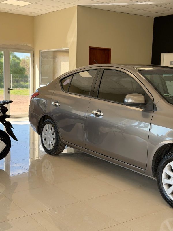Nissan Versa foto 5