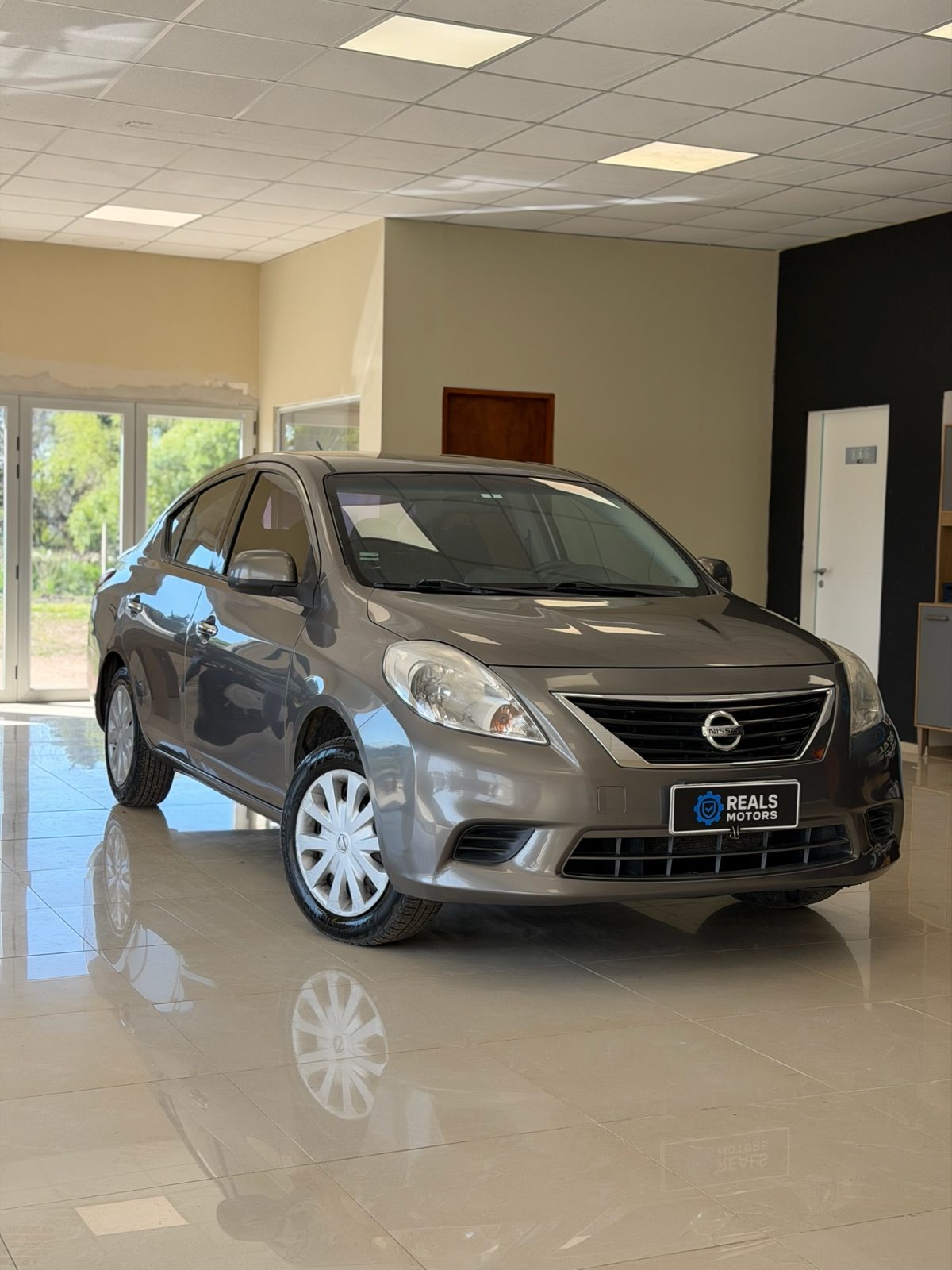 Nissan Versa foto 1