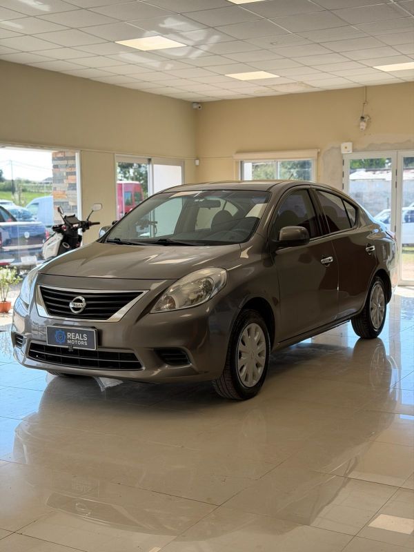 Nissan Versa foto 4
