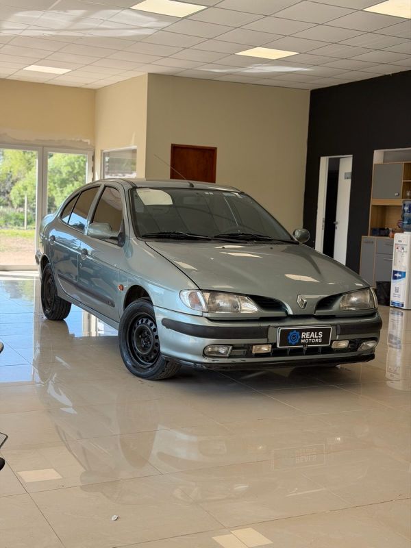 Renault Megane foto 1