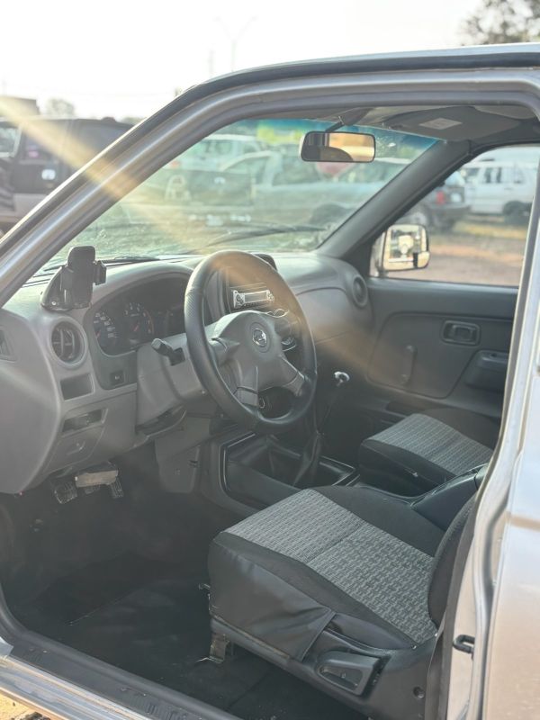 Nissan Frontier foto 7