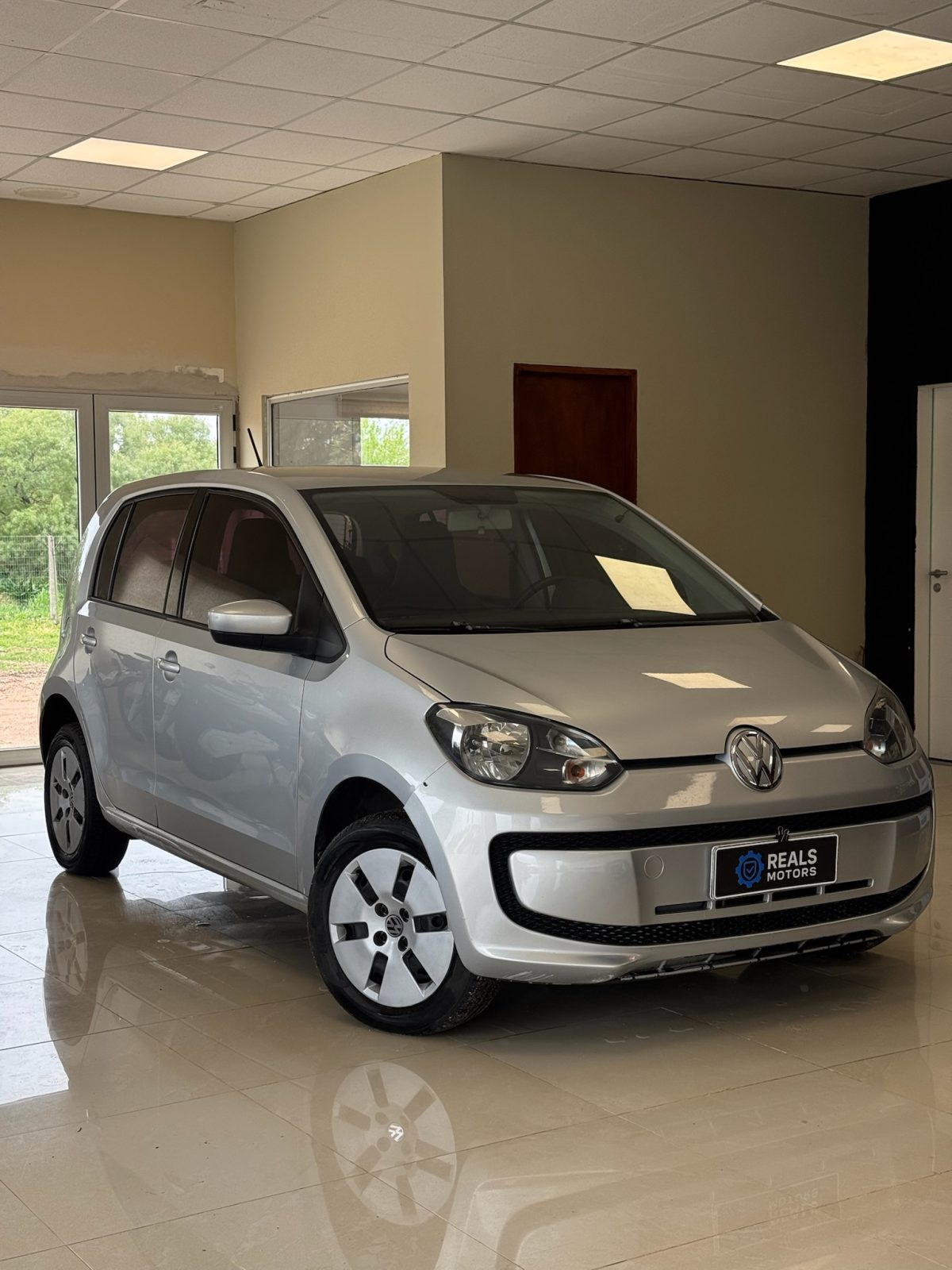 Volkswagen UP foto 1