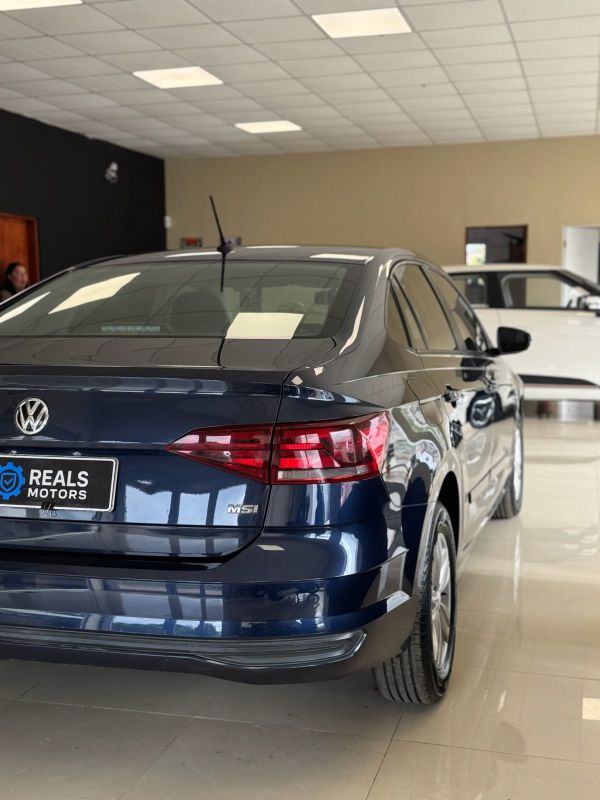 VOLKSWAGEN VIRTUS foto 8