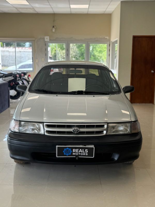 TOYOTA COROLLA foto 2