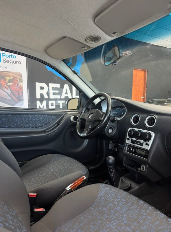 Chevrolet celta foto 12
