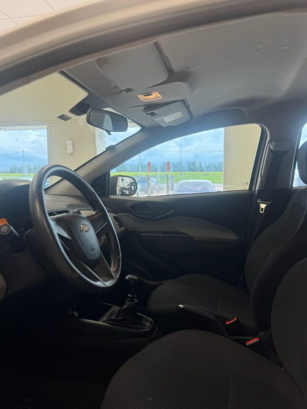 Chevrolet onix foto 10
