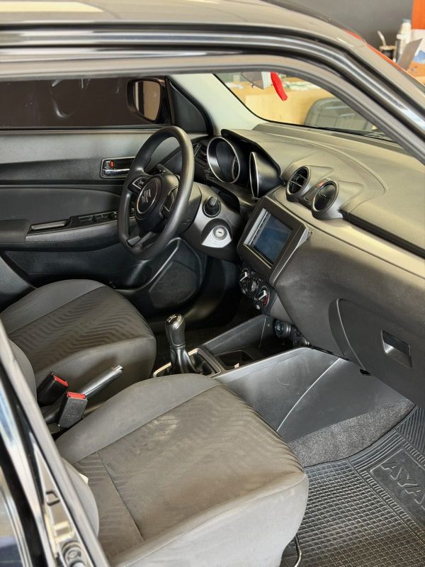 Suzuki Swift foto 8