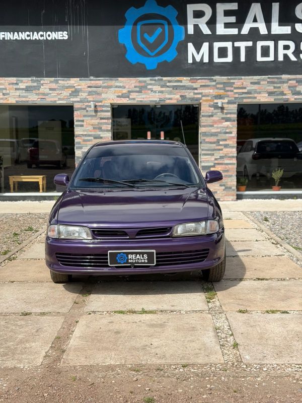 Mitsubishi Lancer foto 2