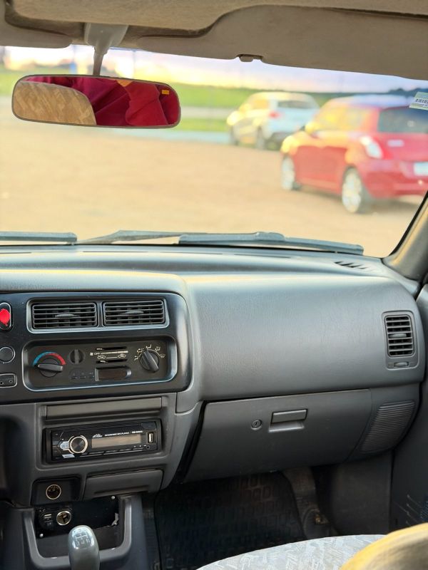 Mitsubishi l200 foto 8