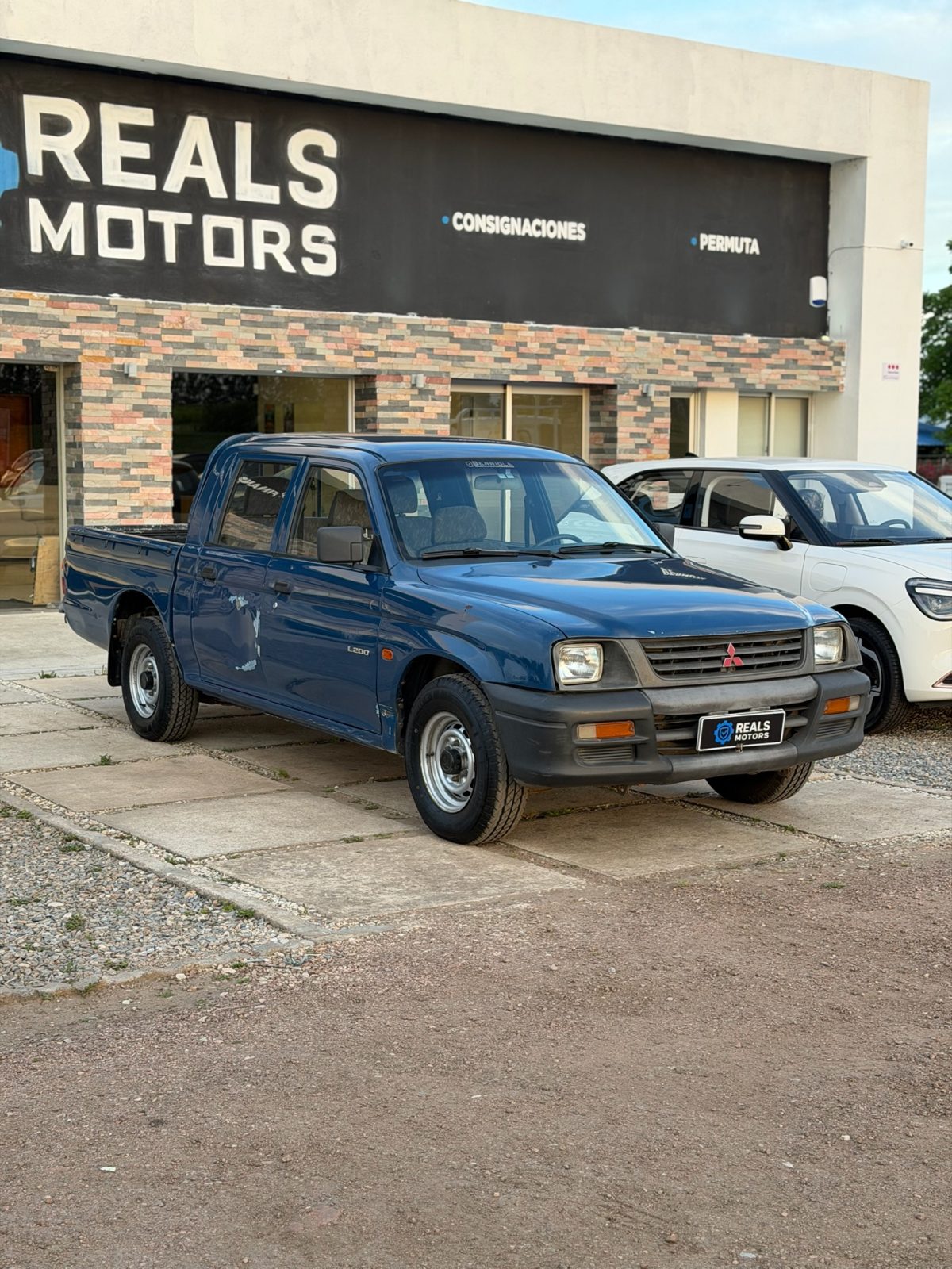 Mitsubishi l200 foto 1