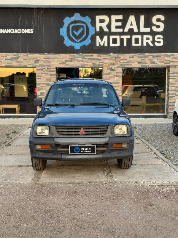 Mitsubishi l200 foto 2