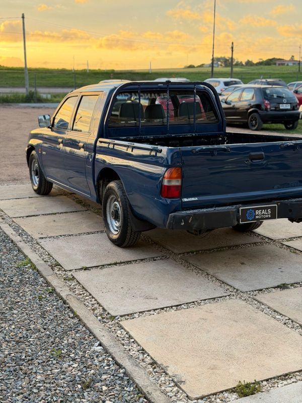 Mitsubishi l200 foto 4