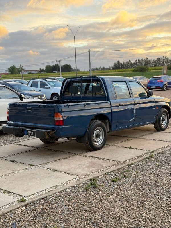 Mitsubishi l200 foto 6